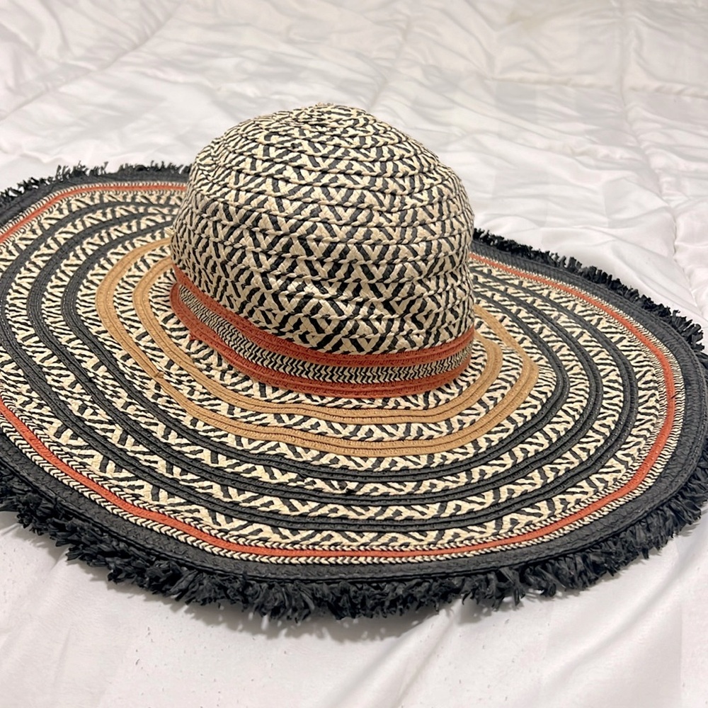 ALDO Wide Brim Floppy sun Hat Size S /M Woven Straw Really Nice! Classy.